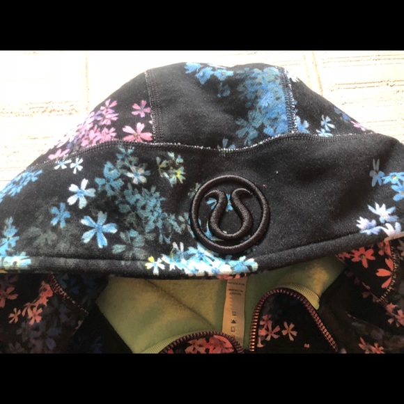 Lululemon - Picture 7 of 7